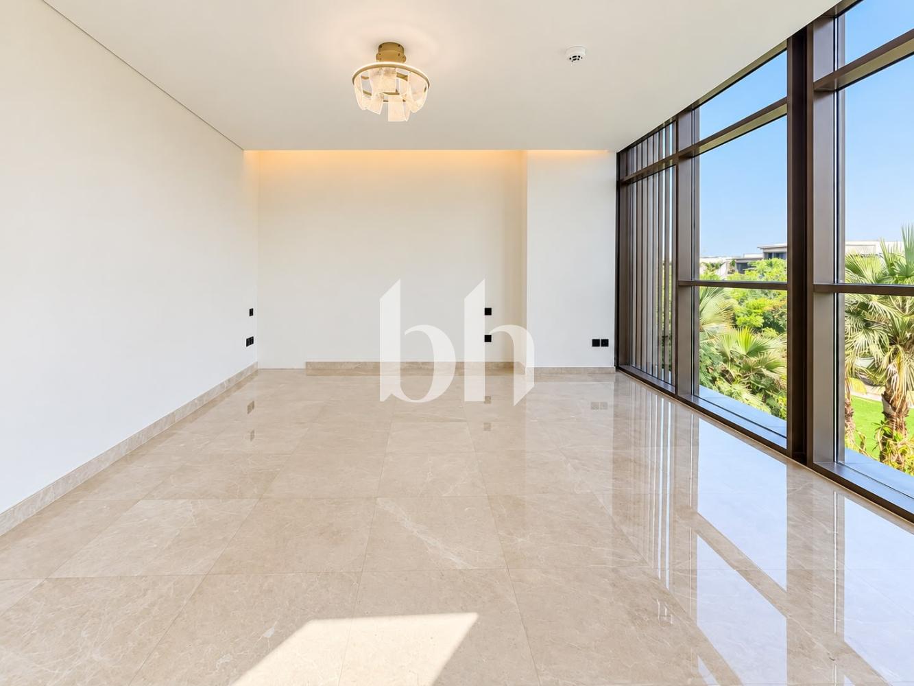 4 Bedrooms Villa in Golf Place 1