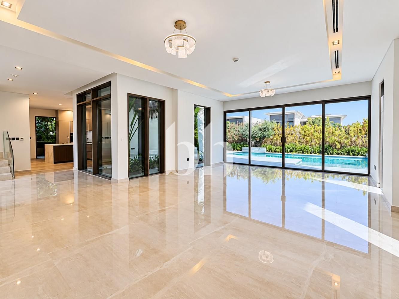 4 Bedrooms Villa in Golf Place 1
