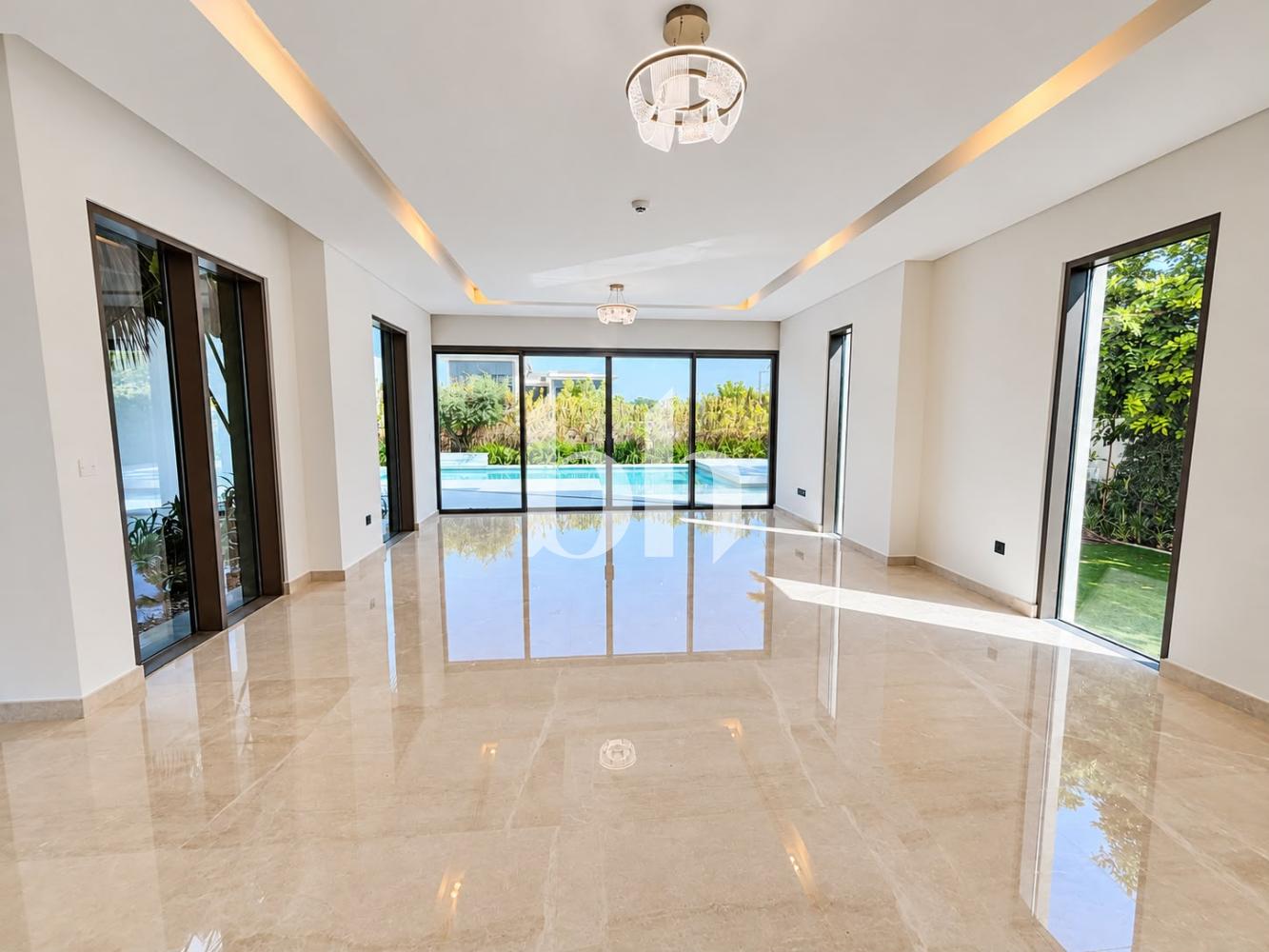 4 Bedrooms Villa in Golf Place 1
