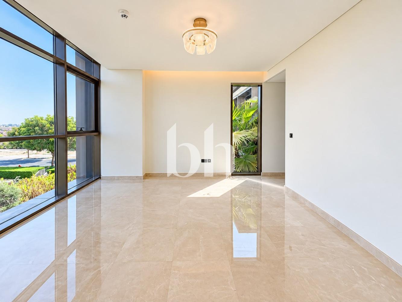 4 Bedrooms Villa in Golf Place 1