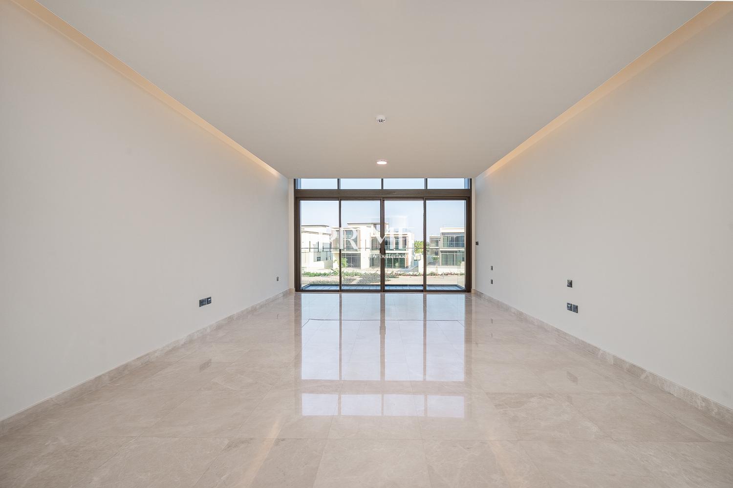 5 Bedrooms Villa in Golf Place 1