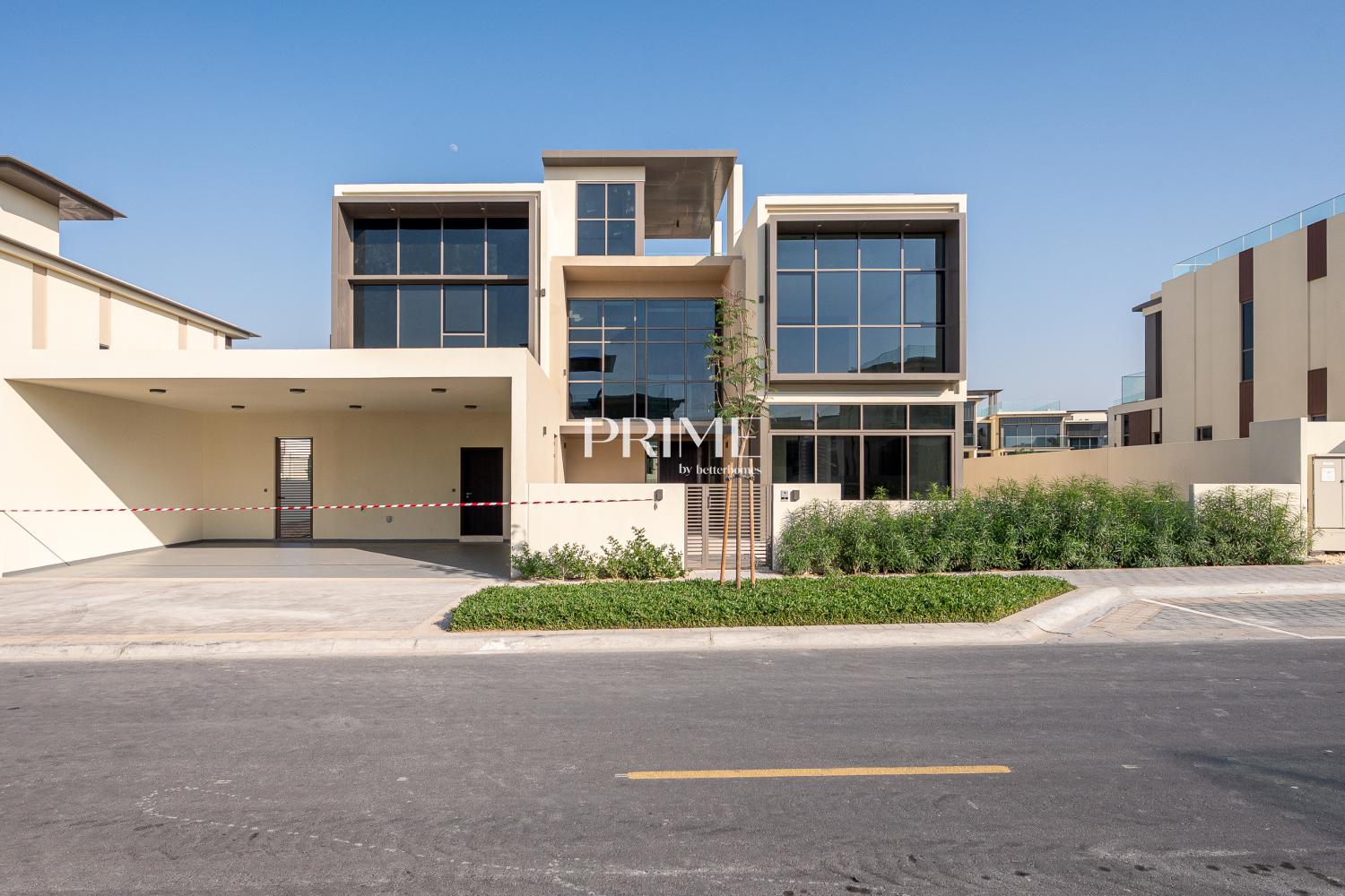 5 Bedrooms Villa in Golf Place 1