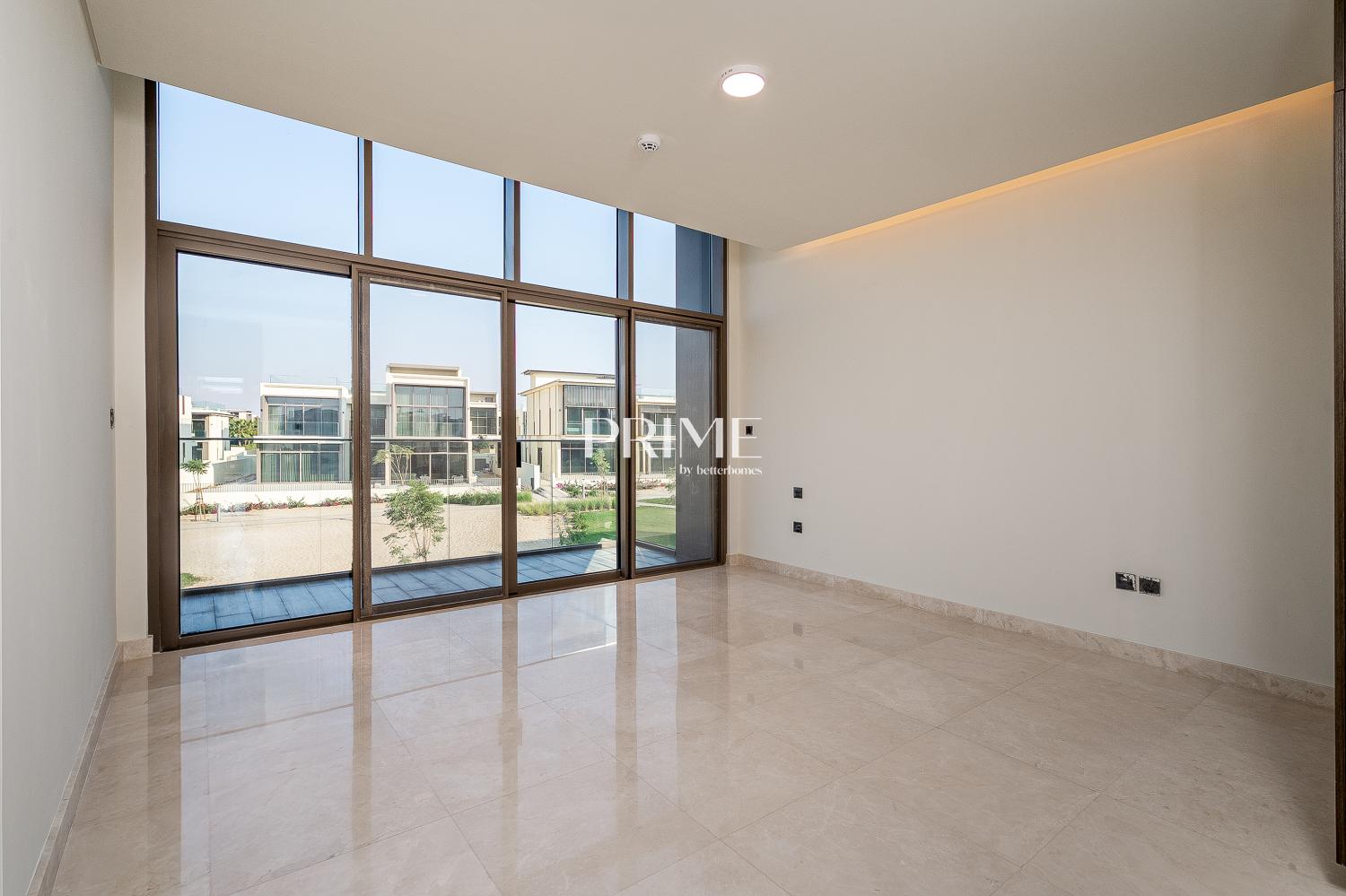 5 Bedrooms Villa in Golf Place 1
