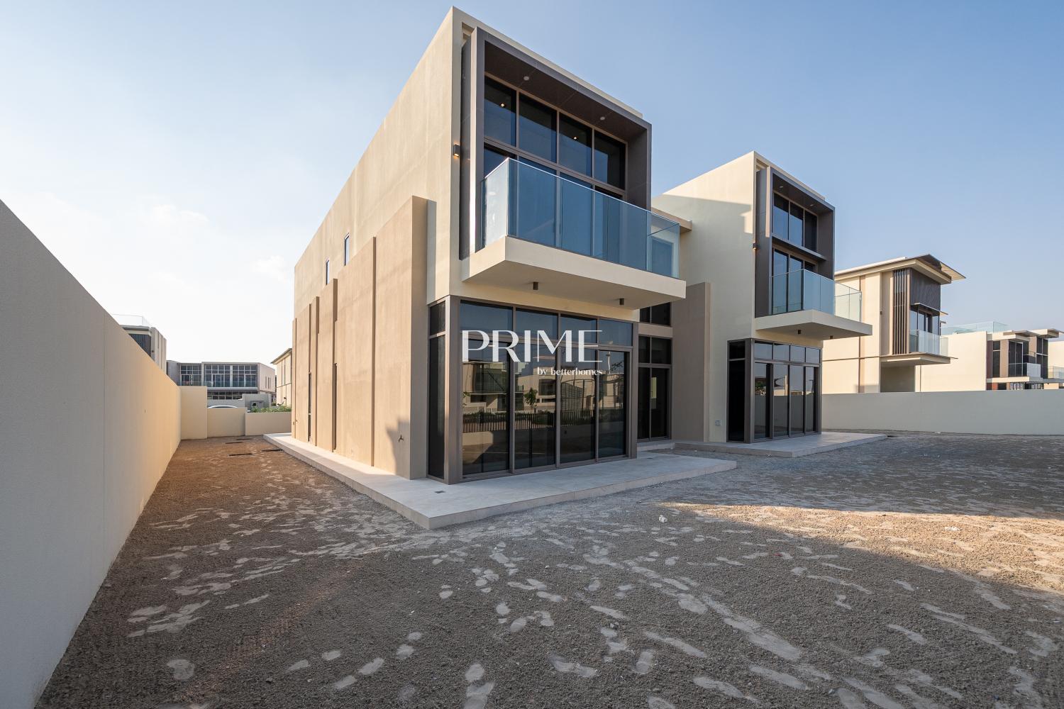 5 Bedrooms Villa in Golf Place 1