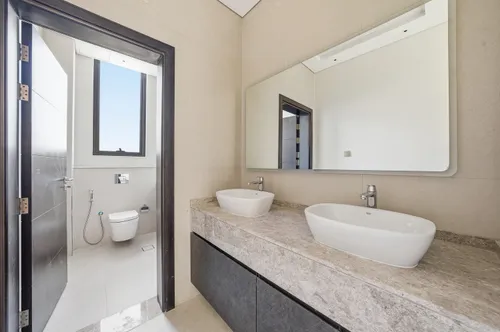 5 Bedrooms Villa in West Village