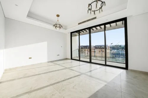 5 Bedrooms Villa in West Village