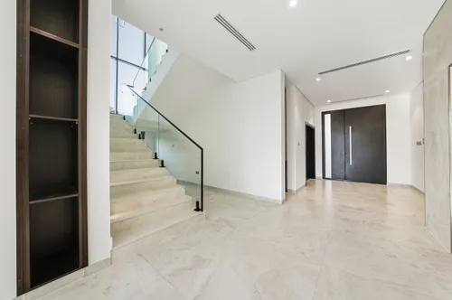 5 Bedrooms Villa in West Village