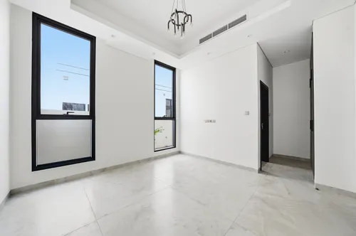 5 Bedrooms Villa in West Village