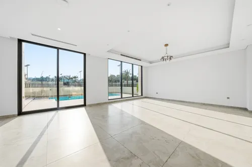 5 Bedrooms Villa in West Village