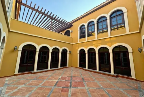 5 Bedrooms Villa in Centro Courtyard 6