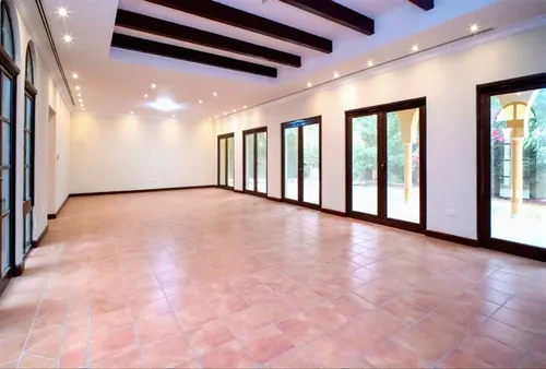 5 Bedrooms Villa in Centro Courtyard 6
