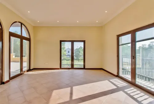 5 Bedrooms Villa in Centro Courtyard 6