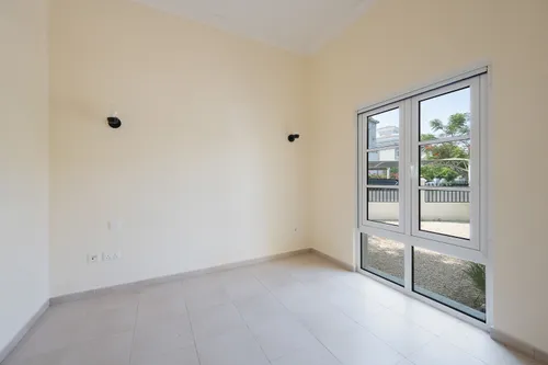 4 Bedrooms Villa in Courtyard CP7