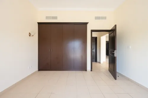 4 Bedrooms Villa in Courtyard CP7