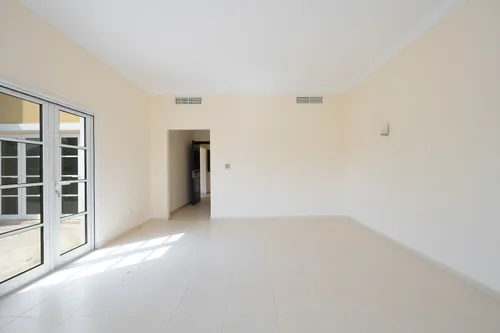 4 Bedrooms Villa in Courtyard CP7