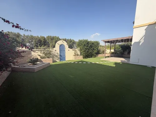 4 Bedrooms Villa in Courtyard CP7