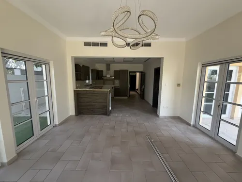 4 Bedrooms Villa in Courtyard CP7