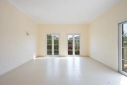 4 Bedrooms Villa in Courtyard CP7