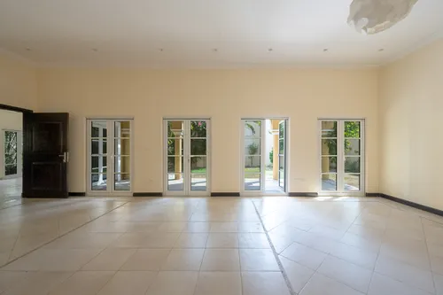 4 Bedrooms Villa in Courtyard CP7