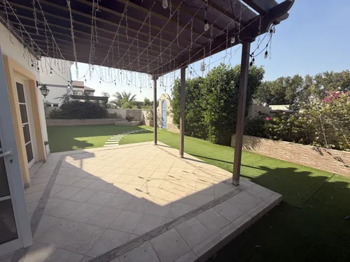 4 Bedrooms Villa in Courtyard CP7