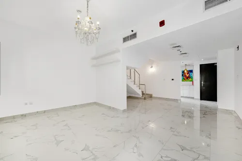 4 Bedrooms Townhouse in Summer 2