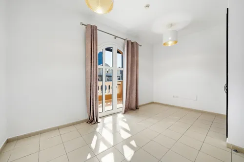 4 Bedrooms Townhouse in Summer 2