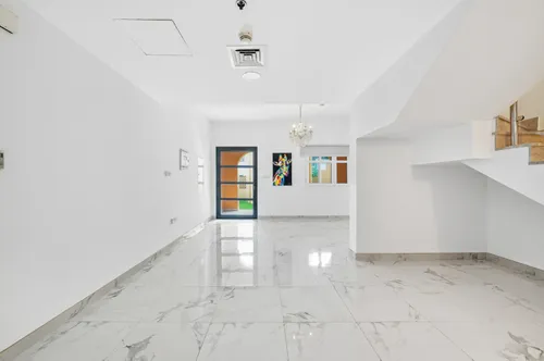 4 Bedrooms Townhouse in Summer 2