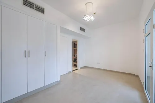 4 Bedrooms Townhouse in Autumn 2