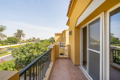 2 Bedrooms Townhouse in Palmera 2