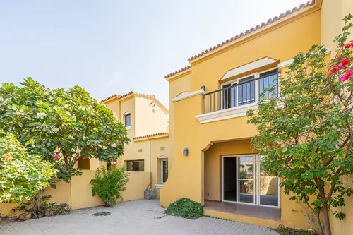 2 Bedrooms Townhouse in Palmera 2