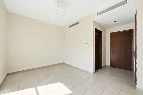 2 Bedrooms Townhouse in Palmera 2