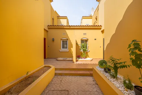 2 Bedrooms Townhouse in Palmera 2