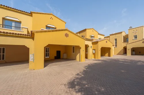 2 Bedrooms Townhouse in Palmera 2