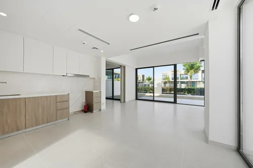 4 Bedrooms Townhouse in Nara