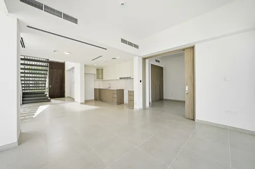 4 Bedrooms Townhouse in Nara