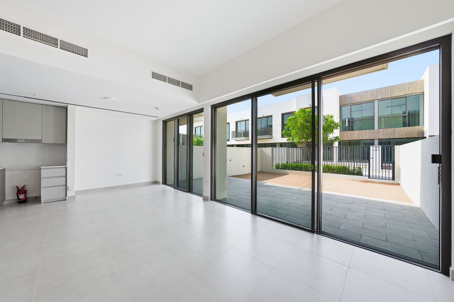 3 Bedrooms Townhouse in Nara