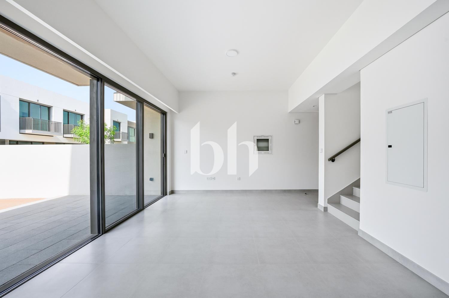 Brand new | Motivated landlord | Corner kitchen