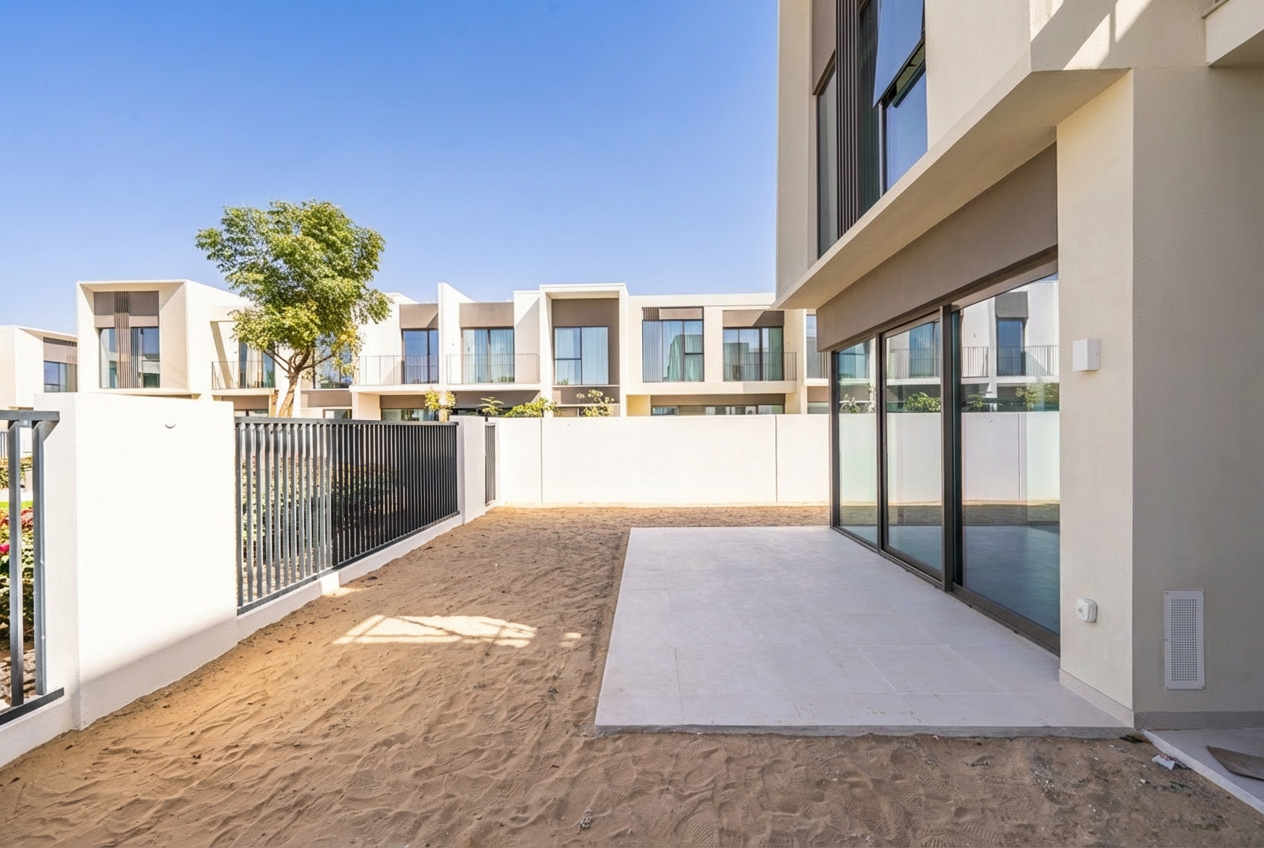 4 Bedrooms Townhouse in Nara