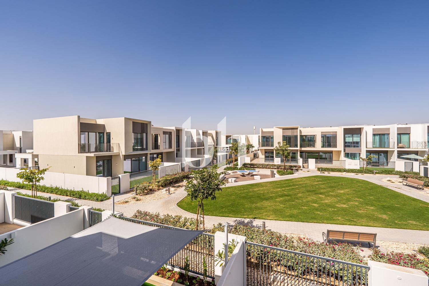 Single Row | Pocket Park View | Brand New