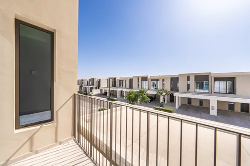 3 Bedrooms Townhouse in Nara