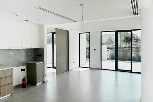 4 Bedrooms Townhouse in Nara