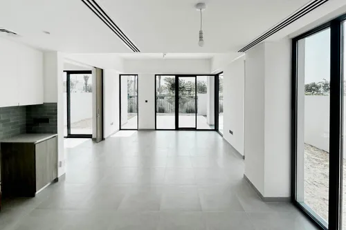 4 Bedrooms Townhouse in Nara