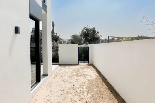 4 Bedrooms Townhouse in Nara