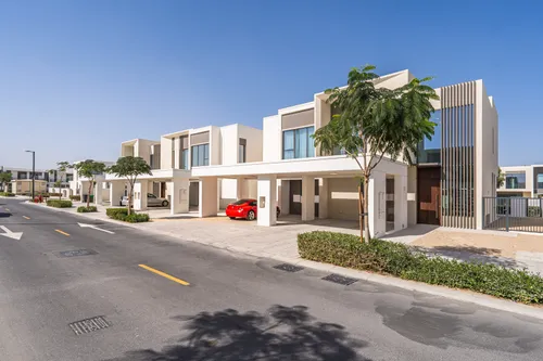 4 Bedrooms Townhouse in Nara