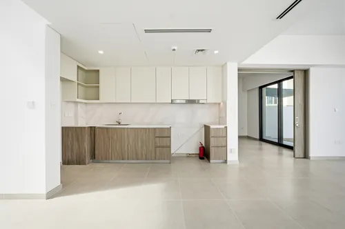 4 Bedrooms Townhouse in Nara