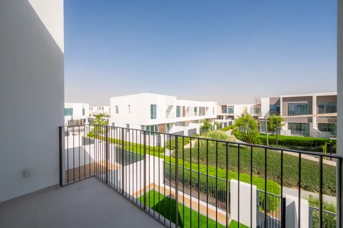 4 Bedrooms Townhouse in Nara