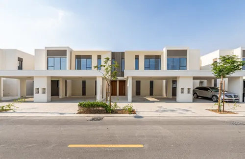 3 Bedrooms Townhouse in Nara