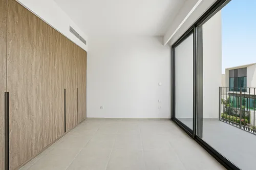 3 Bedrooms Townhouse in Nara