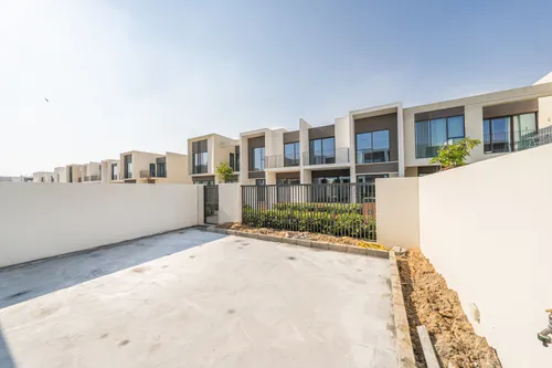 3 Bedrooms Townhouse in Nara