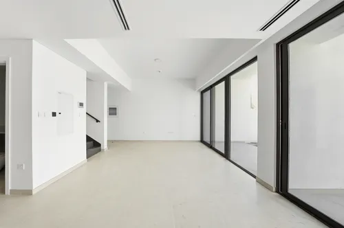 3 Bedrooms Townhouse in Nara